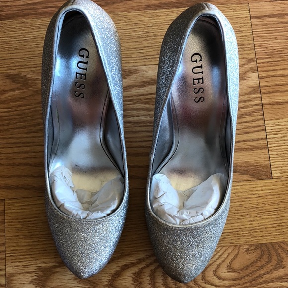 Silver texture Guess pumps - Picture 4 of 6
